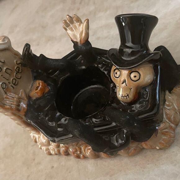 Yankee Candle Boney Bunch 2011 Rest in Pieces halloween candleholder - Picture 1 of 8